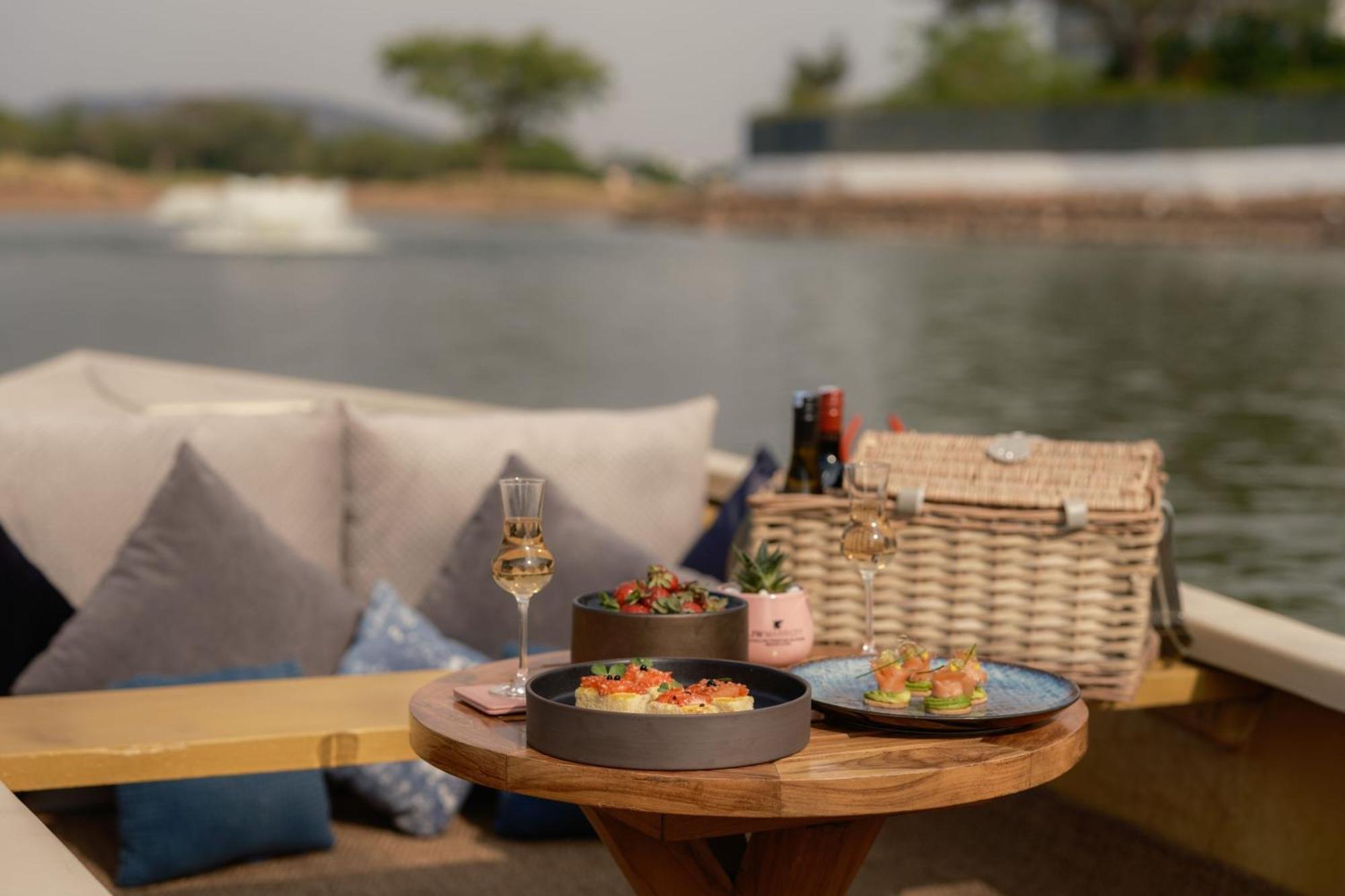 Jw Marriott Hotel Bengaluru Prestige Golfshire Resort & Spa Avati Eksteriør billede